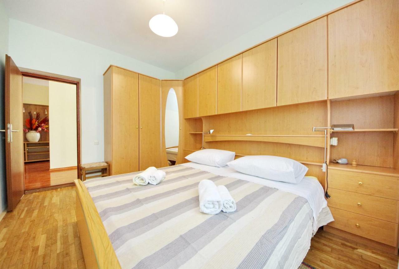 Apartments Eduard Vrsi Exterior photo