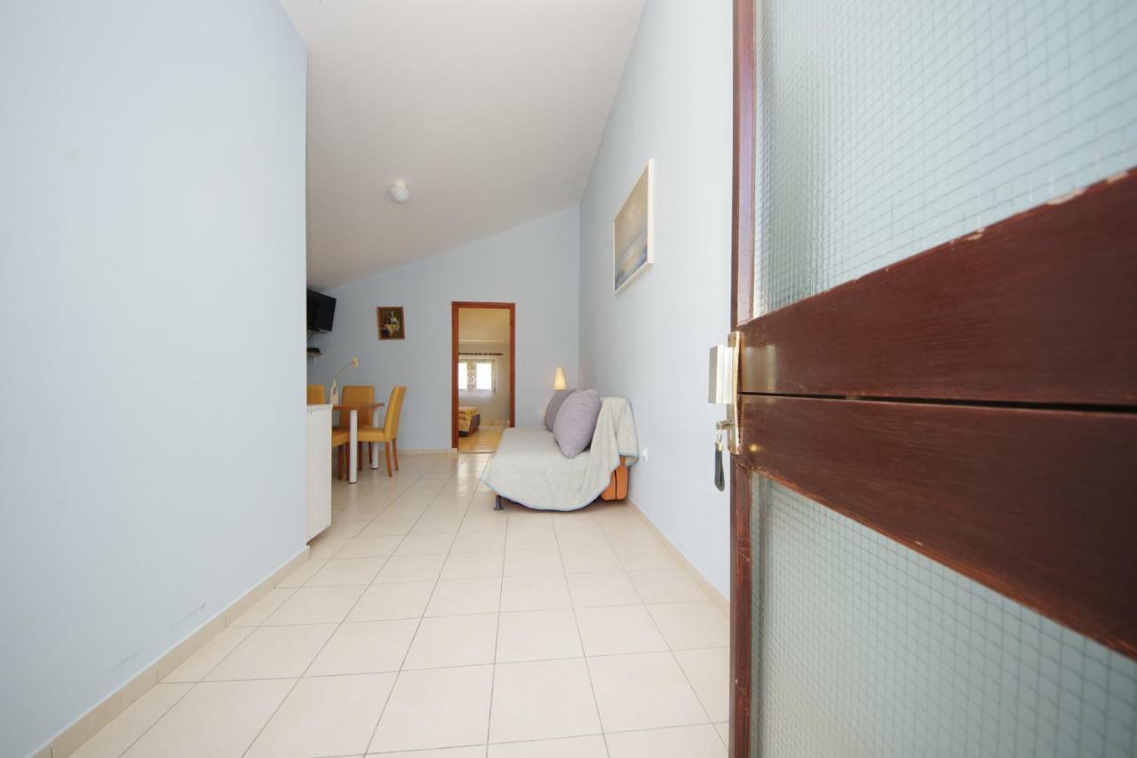Apartments Eduard Vrsi Exterior photo