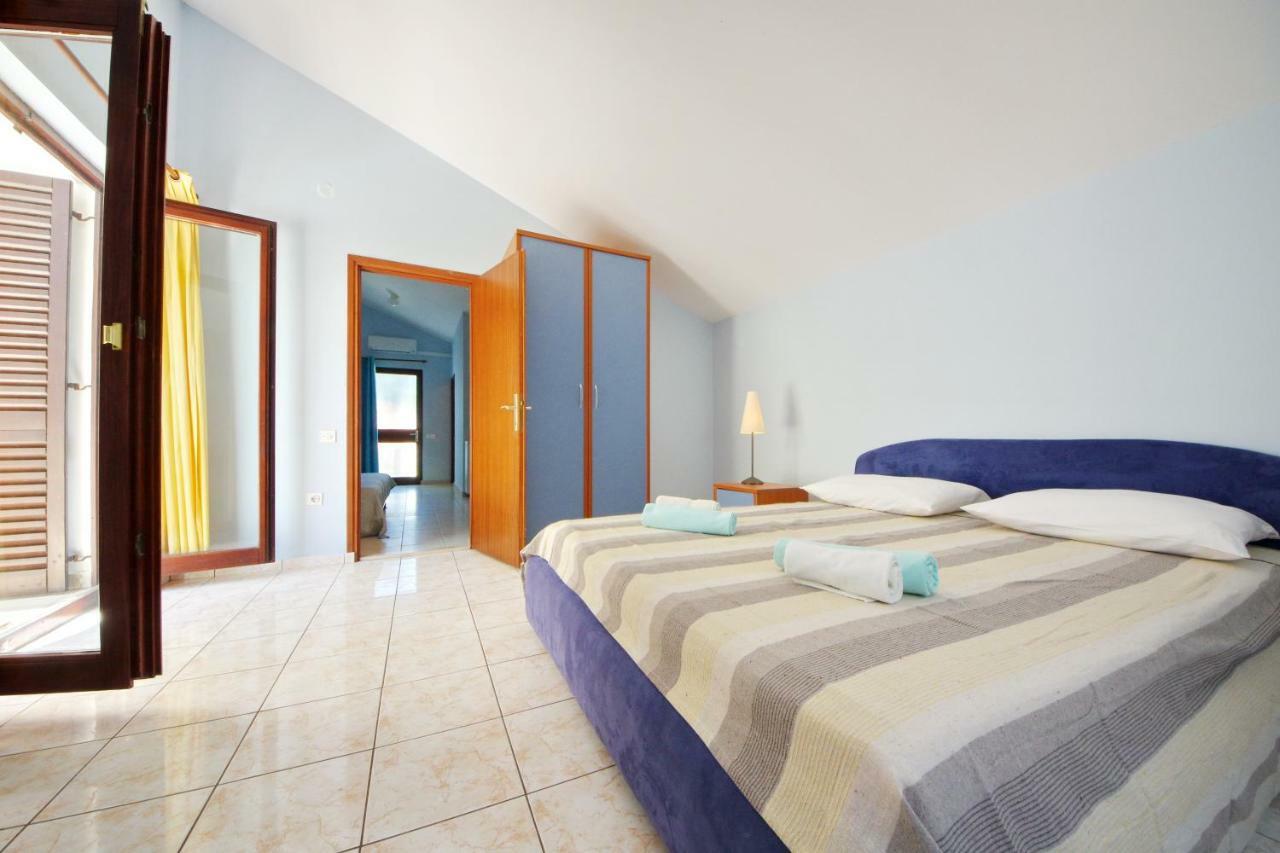 Apartments Eduard Vrsi Exterior photo