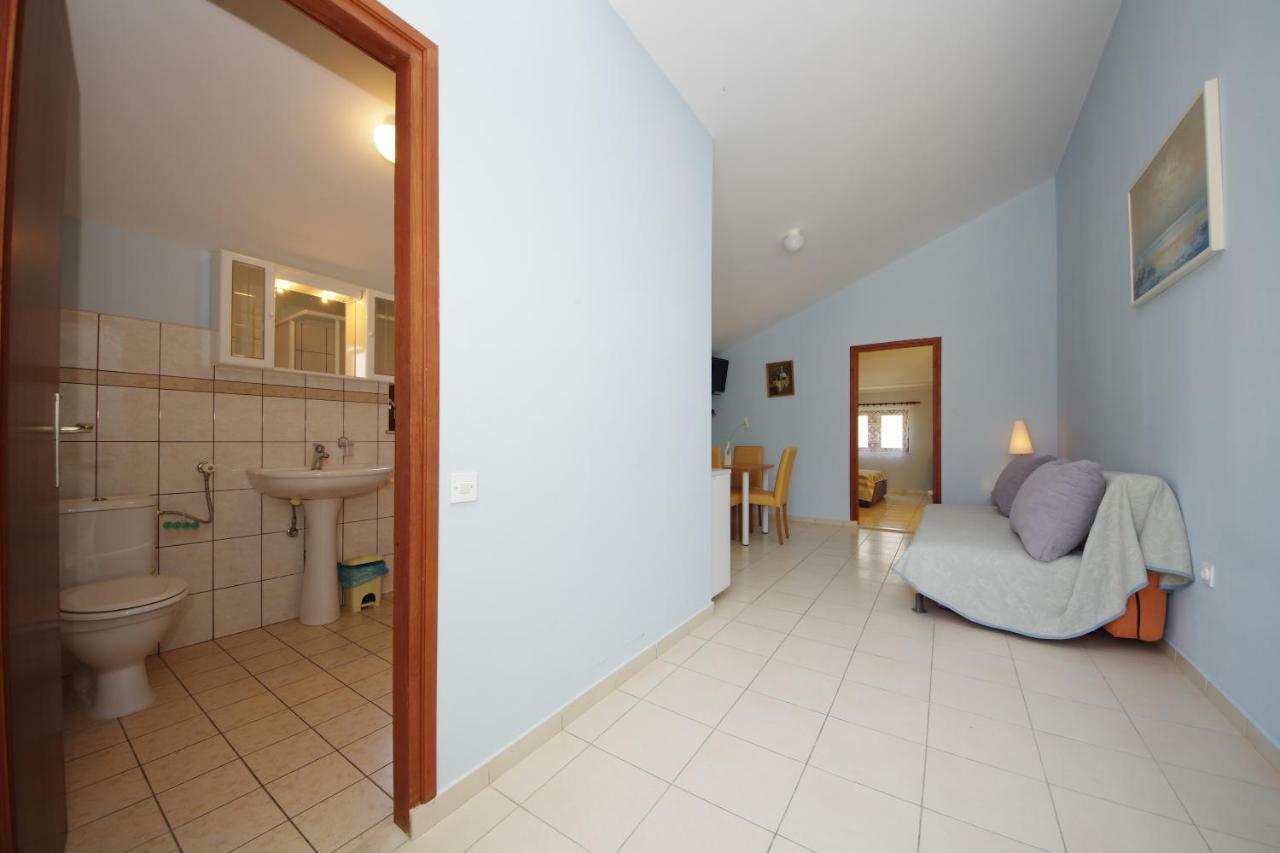 Apartments Eduard Vrsi Exterior photo